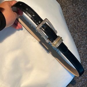 Size M black leather belt